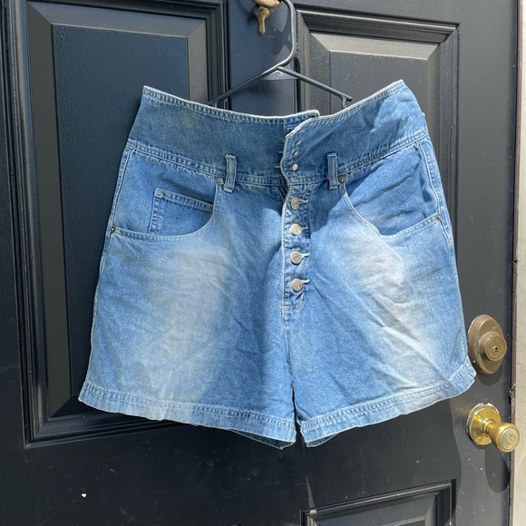 Denim Republic Denim shorts.size juniors 13/14. - Picture 2 of 8